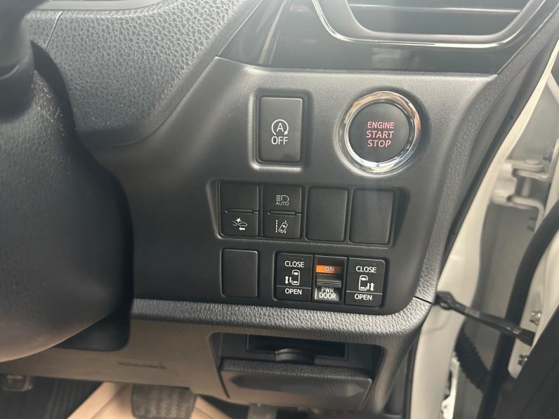 
								Toyota Voxy Zs full									