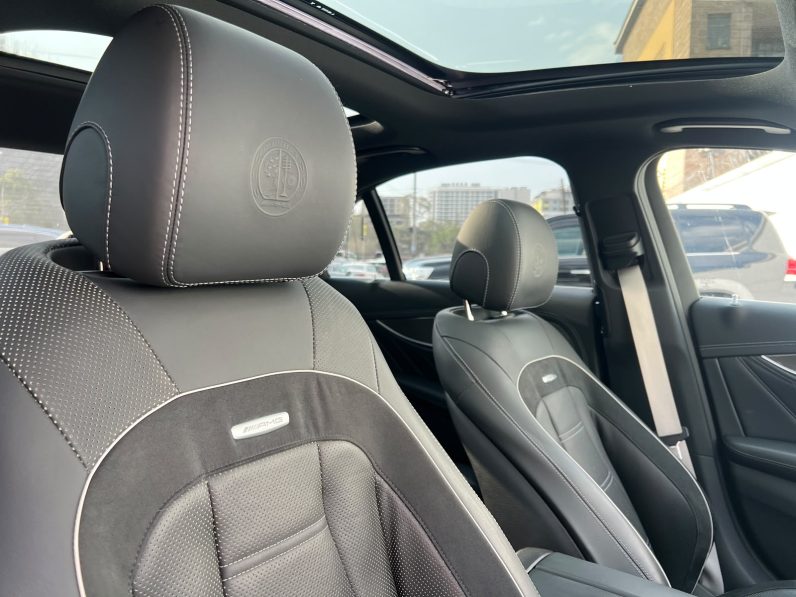 
								Mercedes-Benz E63s AMG full									