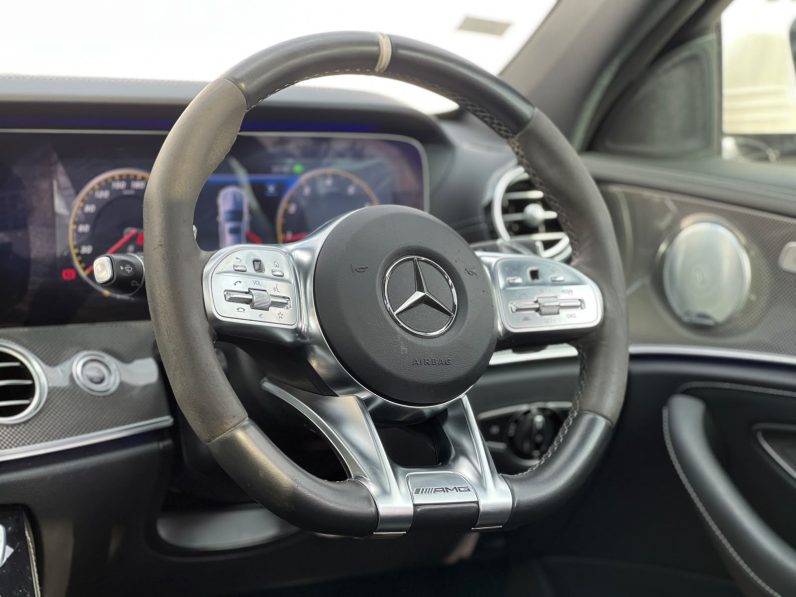 
								Mercedes-Benz E63s AMG full									