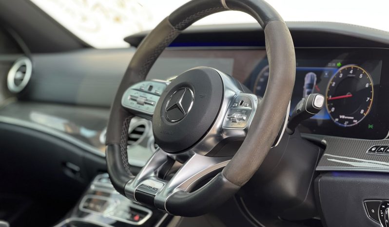 
								Mercedes-Benz E63s AMG full									