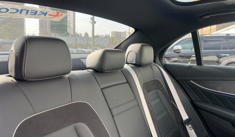 
								Mercedes-Benz E63s AMG full									