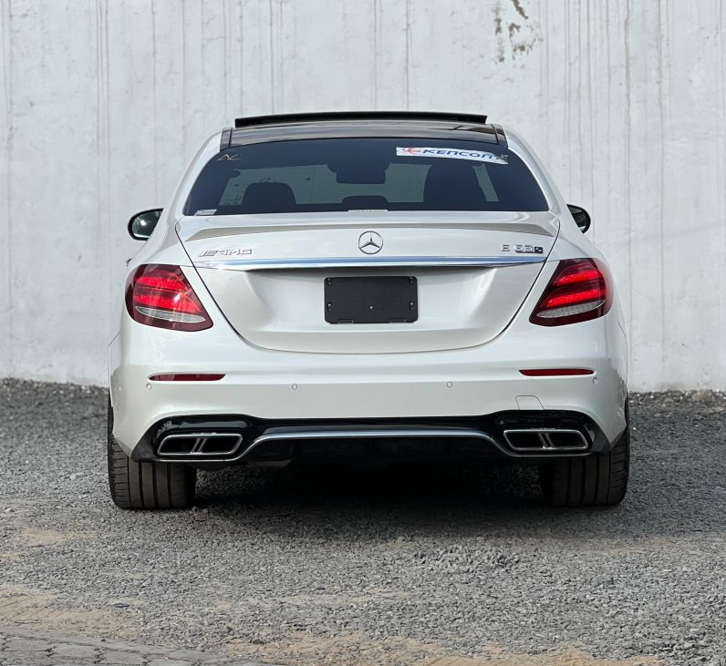 
								Mercedes-Benz E63s AMG full									