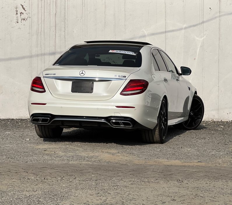 
								Mercedes-Benz E63s AMG full									