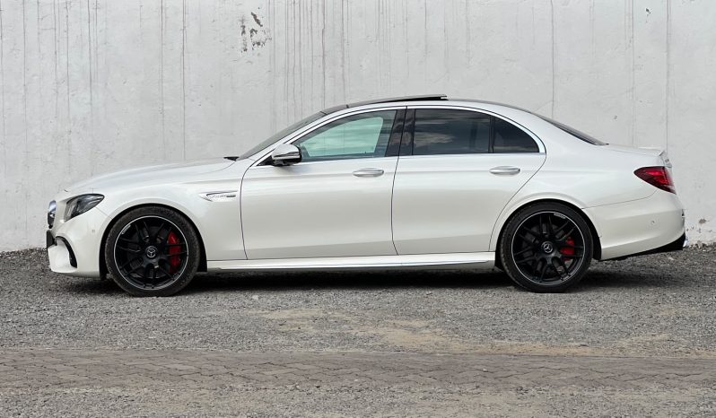 
								Mercedes-Benz E63s AMG full									