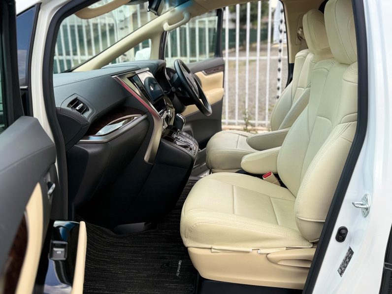 
								Toyota Alphard full									