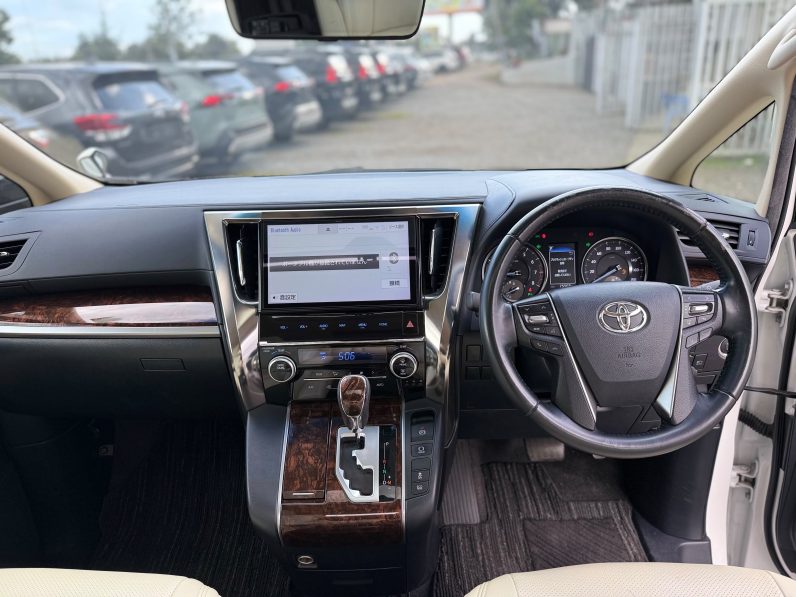 
								Toyota Alphard full									