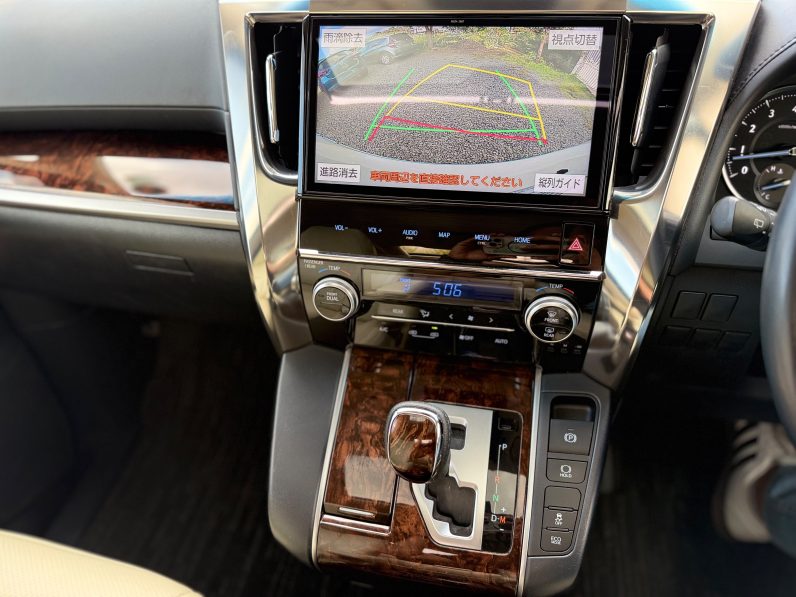 
								Toyota Alphard full									