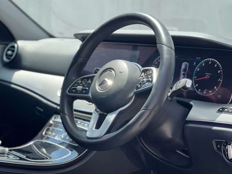
								Mercedes Benz E200 full									