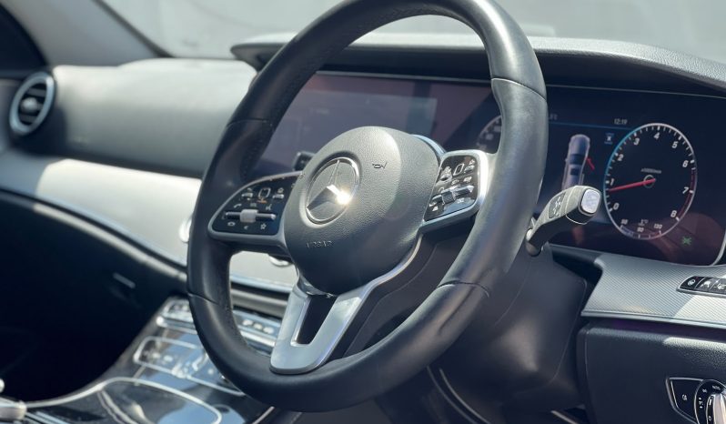 
								Mercedes Benz E200 full									