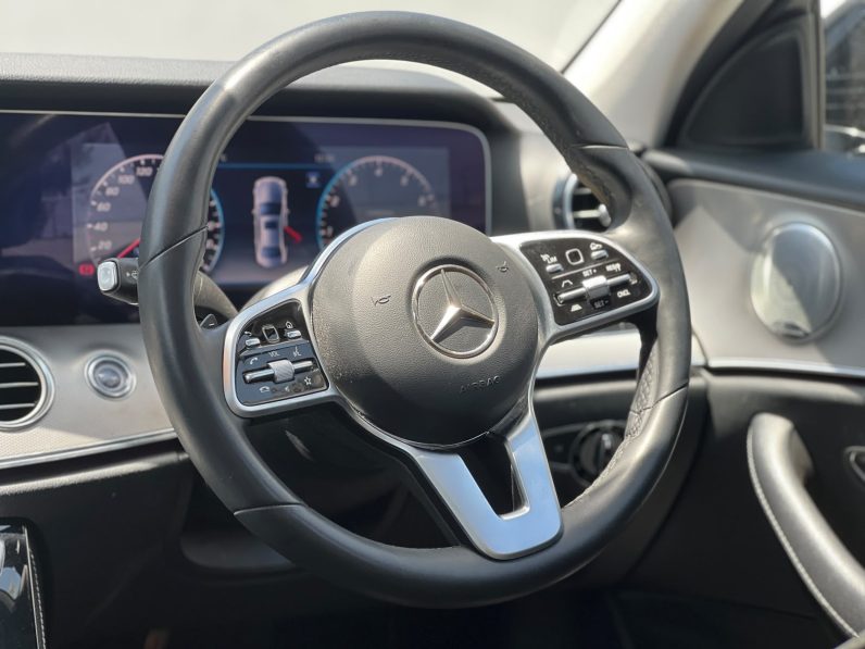 
								Mercedes Benz E200 full									