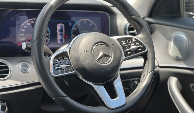 
								Mercedes Benz E200 full									