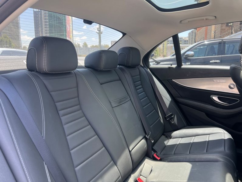 
								Mercedes Benz E200 full									