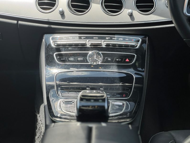 
								Mercedes Benz E200 full									