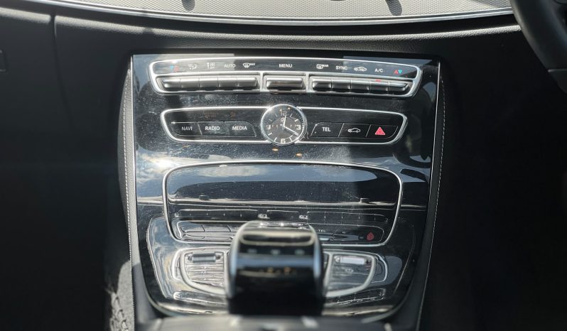 
								Mercedes Benz E200 full									