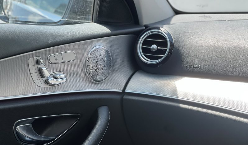 
								Mercedes Benz E200 full									