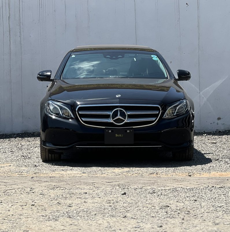 
								Mercedes Benz E200 full									