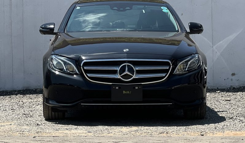 
								Mercedes Benz E200 full									