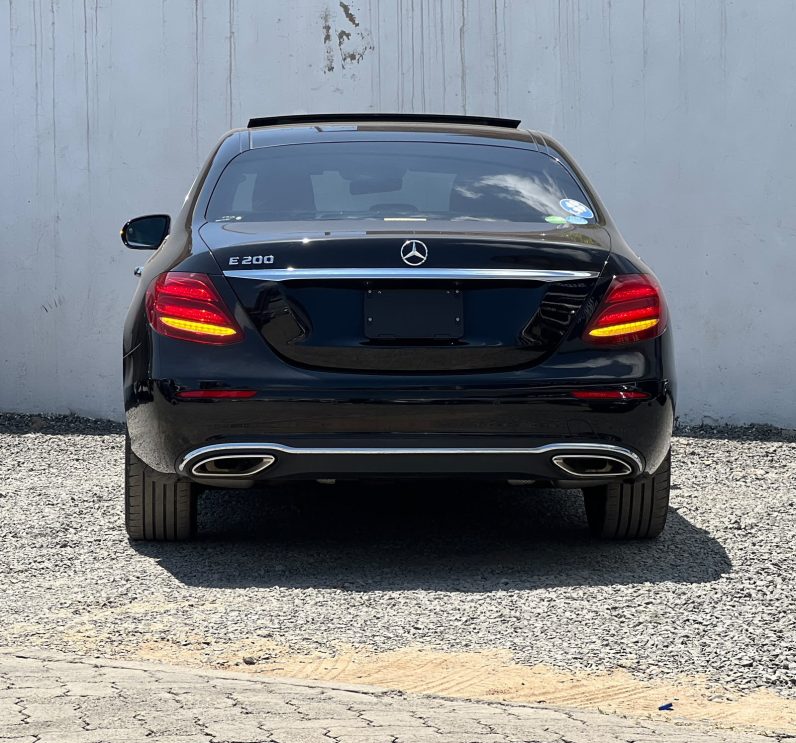 
								Mercedes Benz E200 full									