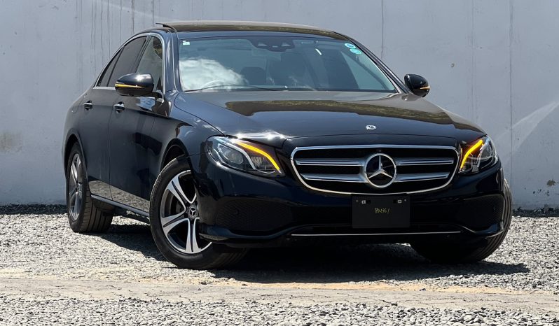 
								Mercedes Benz E200 full									