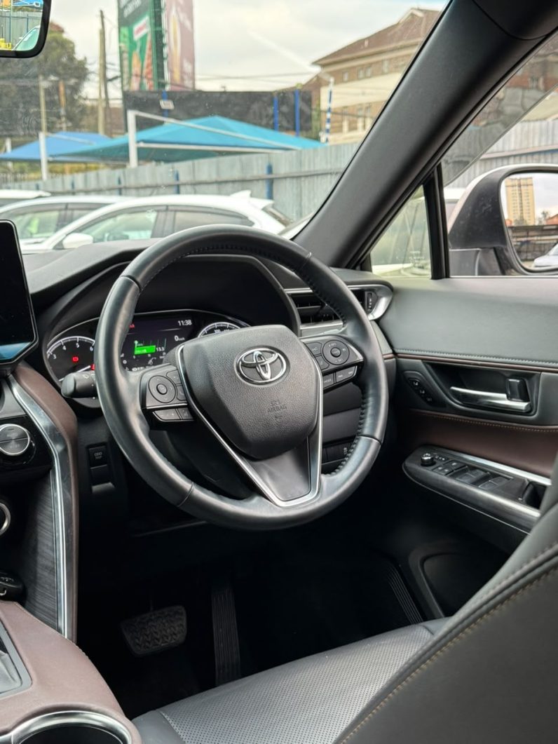 
								Toyota Harrier full									