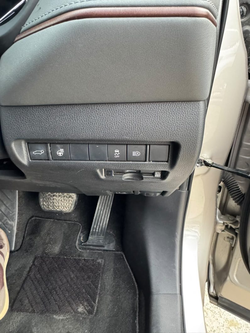 
								Toyota Harrier full									