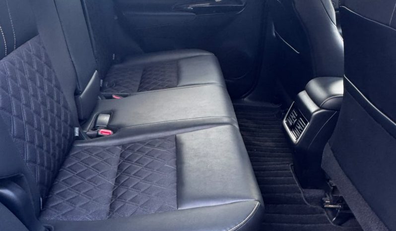 
								Toyota Harrier full									