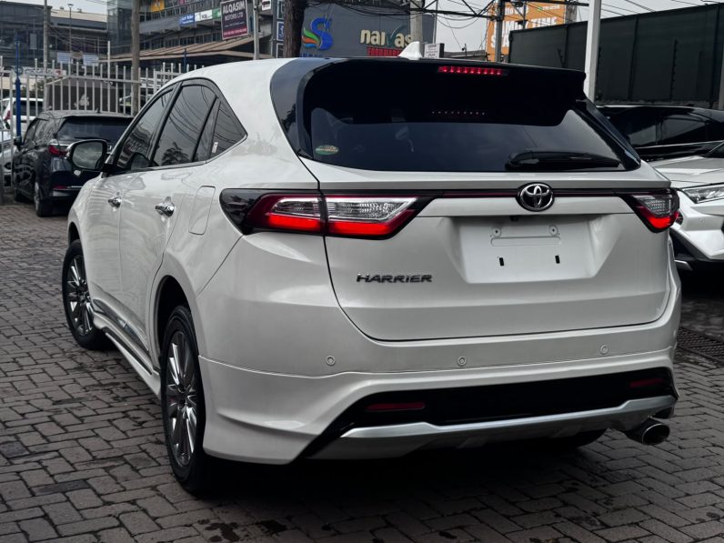
								Toyota Harrier full									