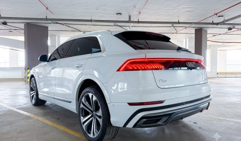 
								Audi Q8 full									