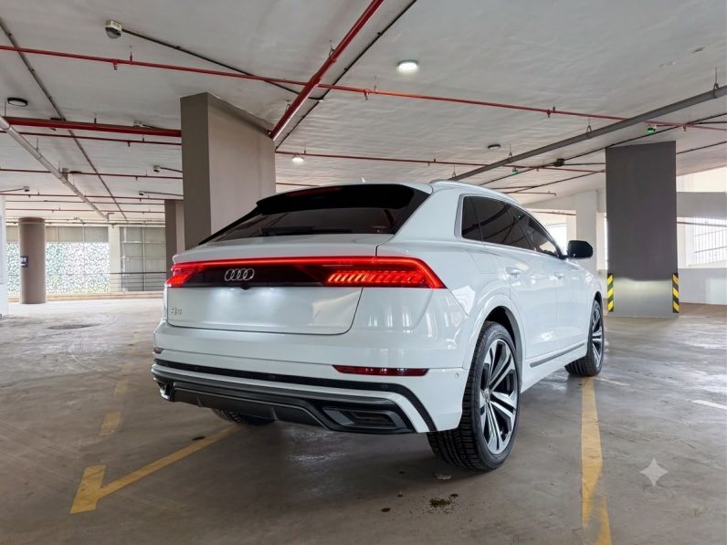 
								Audi Q8 full									