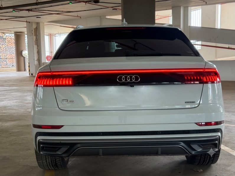 
								Audi Q8 full									