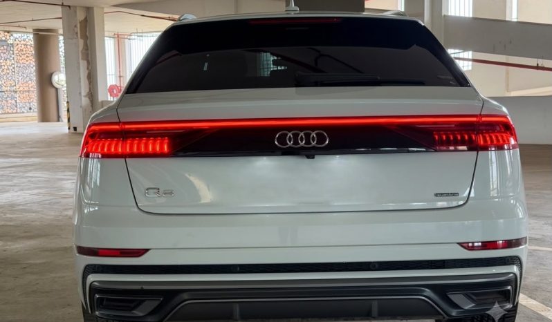 
								Audi Q8 full									