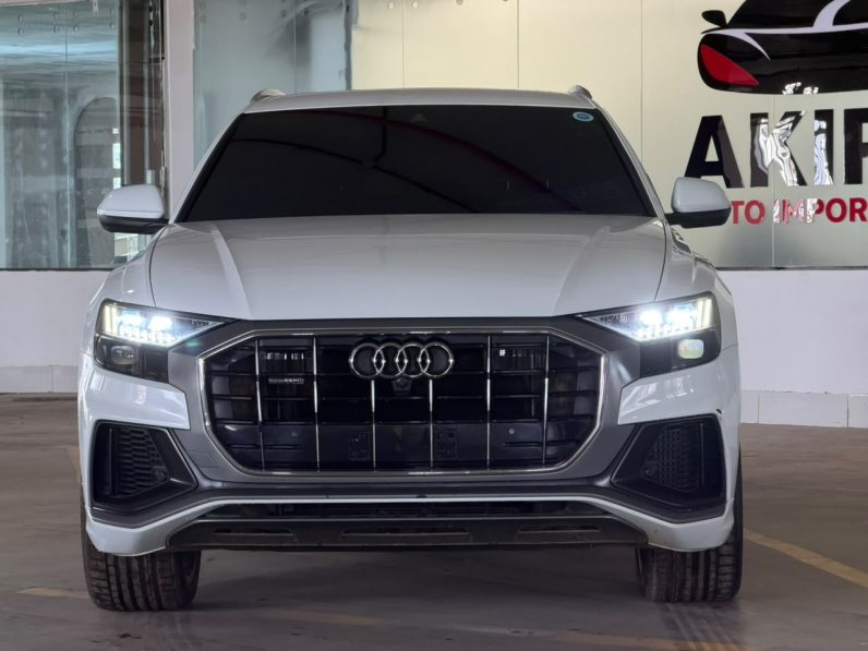
								Audi Q8 full									