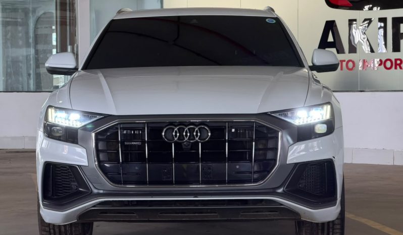 
								Audi Q8 full									