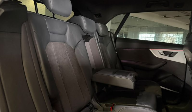 
								Audi Q8 full									