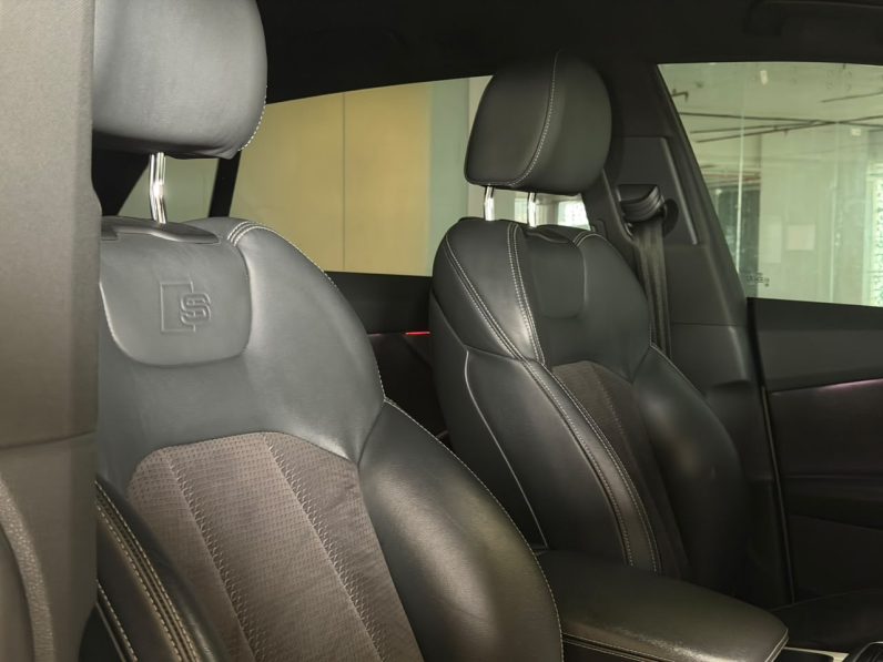 
								Audi Q8 full									