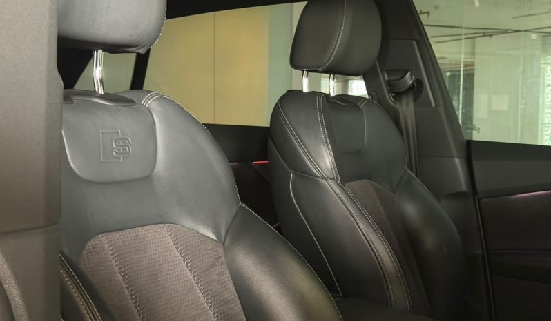 
								Audi Q8 full									