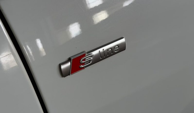 
								Audi Q8 full									