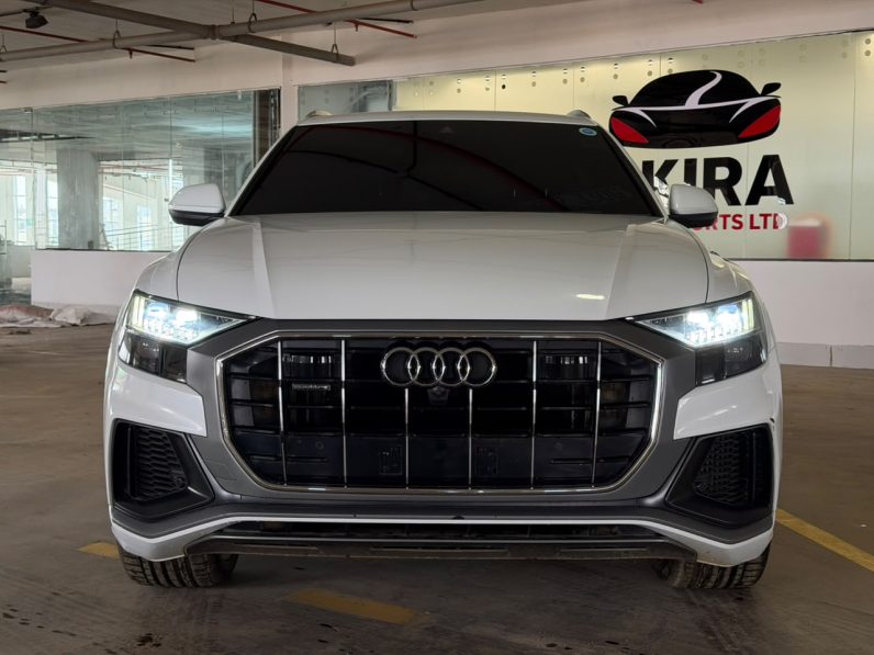
								Audi Q8 full									