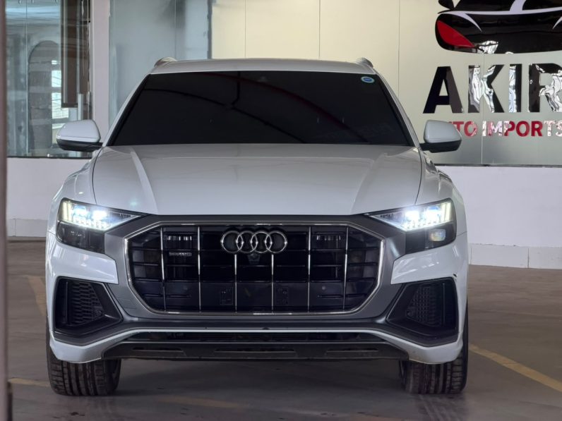 
								Audi Q8 full									