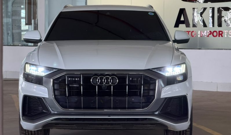 
								Audi Q8 full									