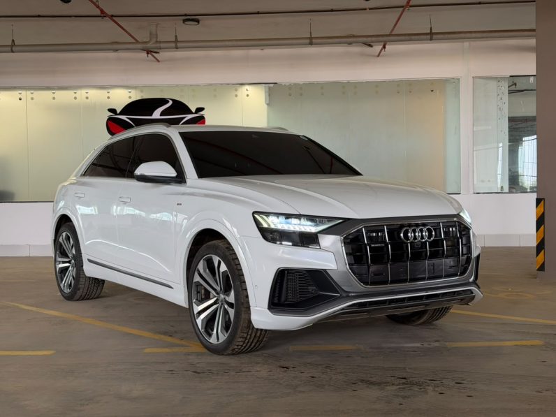 
								Audi Q8 full									