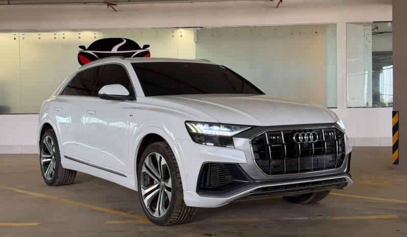 
								Audi Q8 full									