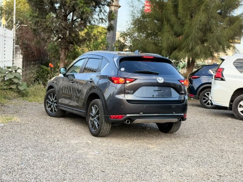 
								Mazda CX-5 full									