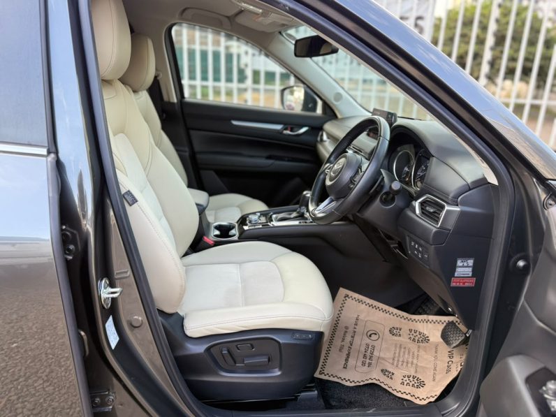 
								Mazda CX-5 full									