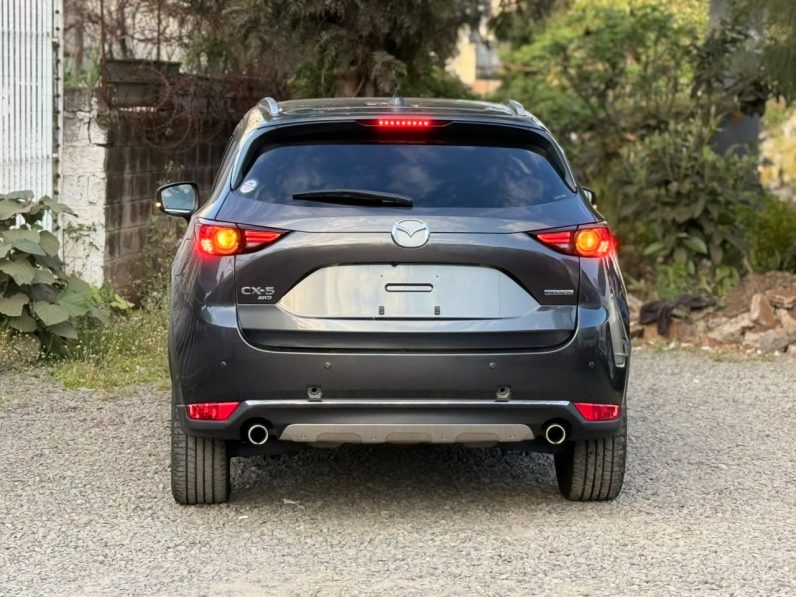 
								Mazda CX-5 full									