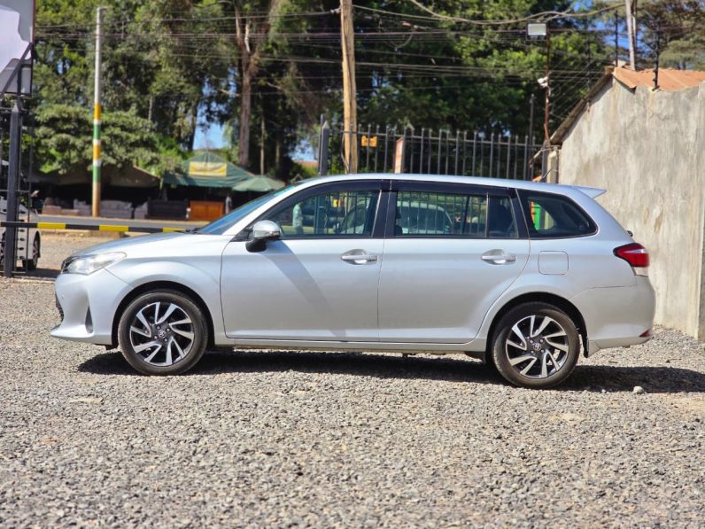 
								Toyota Fielder full									