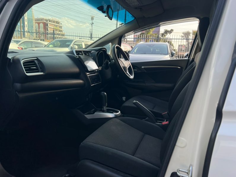
								Honda Fit full									