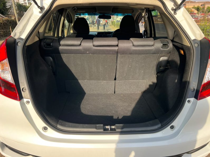 
								Honda Fit full									
