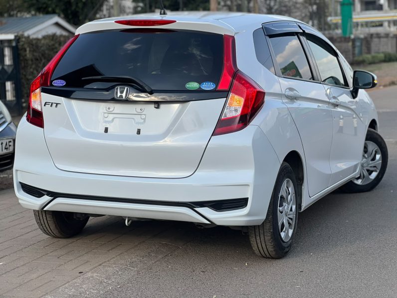 
								Honda Fit full									