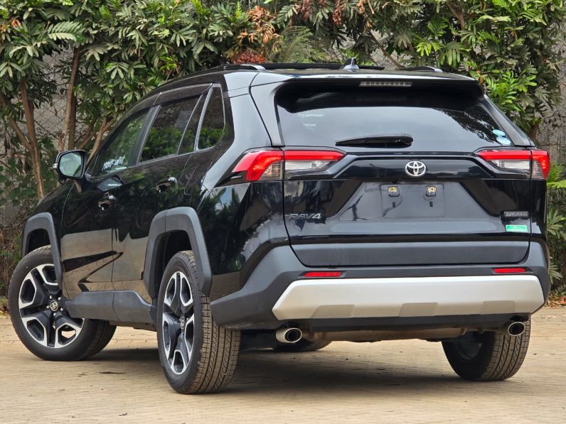 
								Toyota Rav4 full									